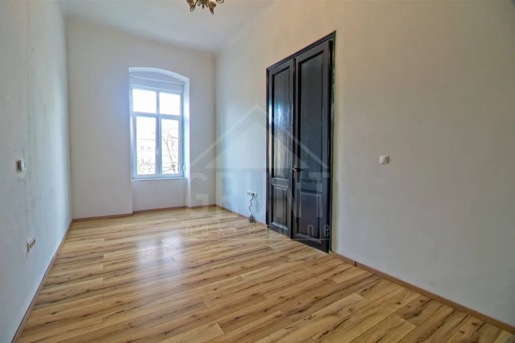 Toad - Secessionist Flat with Park View in Osijek