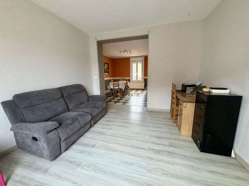 Séjour - Maison avec Cour au Calme à Queant