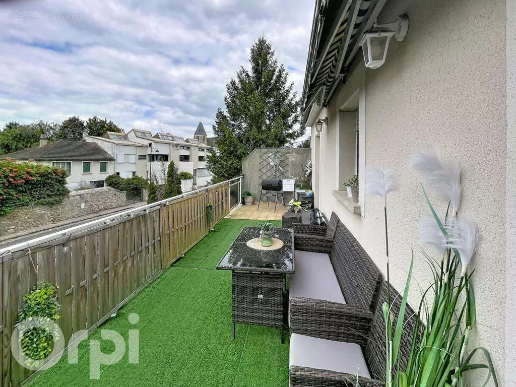 Terrasse - Immeuble Mixte avec Atelier et Appartement Loué à Saulx-les-Chartreux