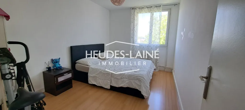 Bedrooms - 4-Bed Flat with Balcony in Pontorson