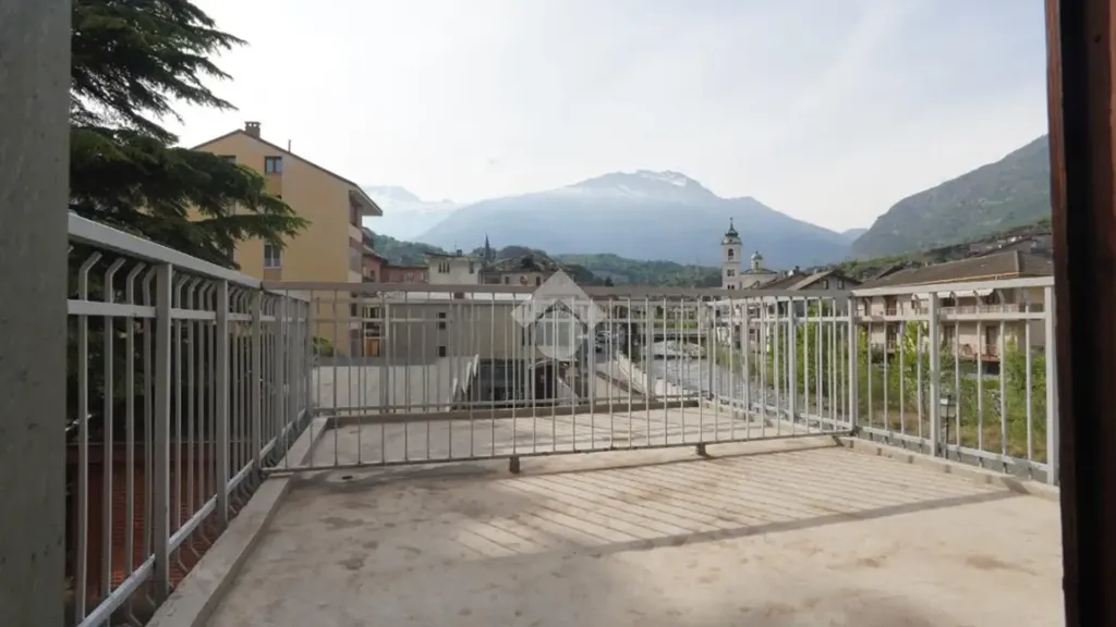 Balcon - Commercial Space with Central Location in Susa