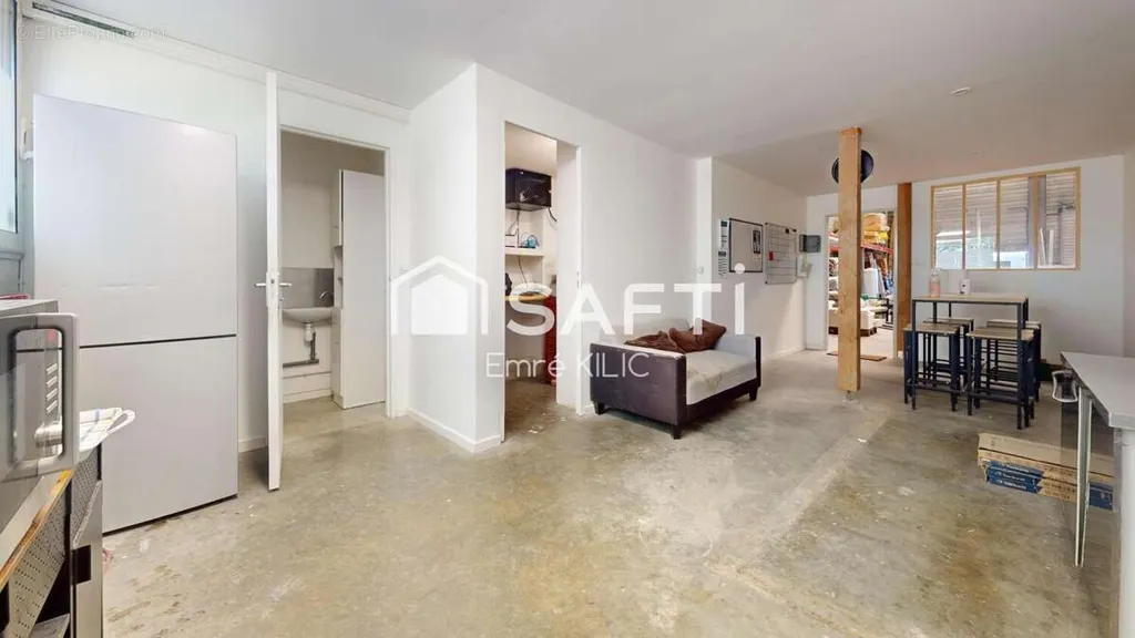 Kitchen - Commercial Space with Parking in Saint-Jean-d'Illac