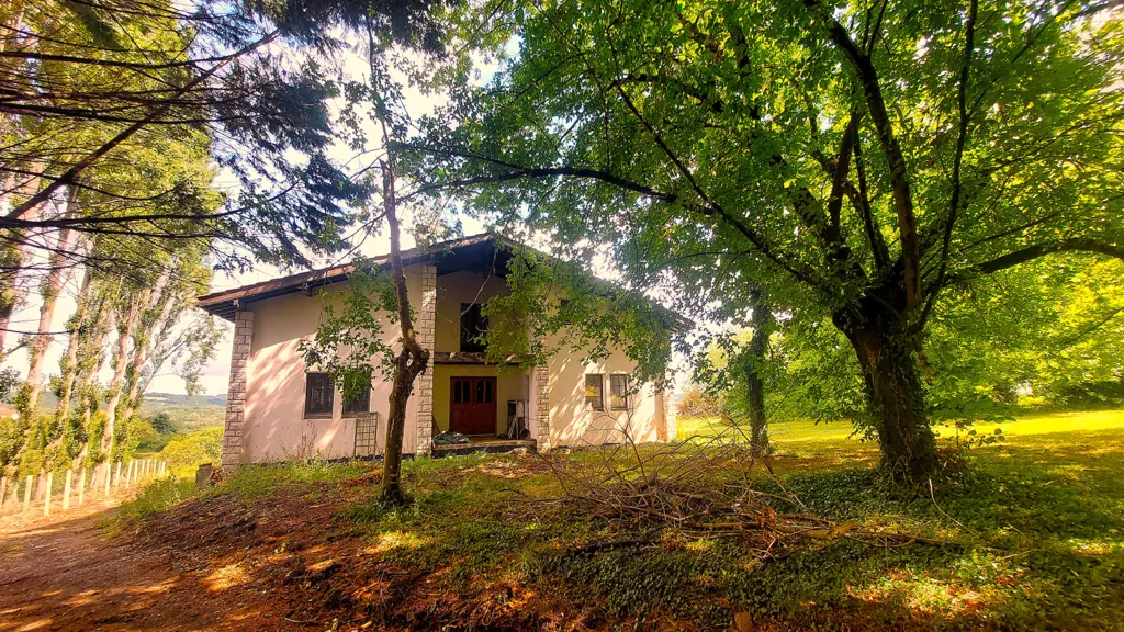 Extérieur - Maison en Construction avec Jardin à Guiche