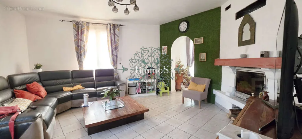 6-toaline maja asukohas Andeville