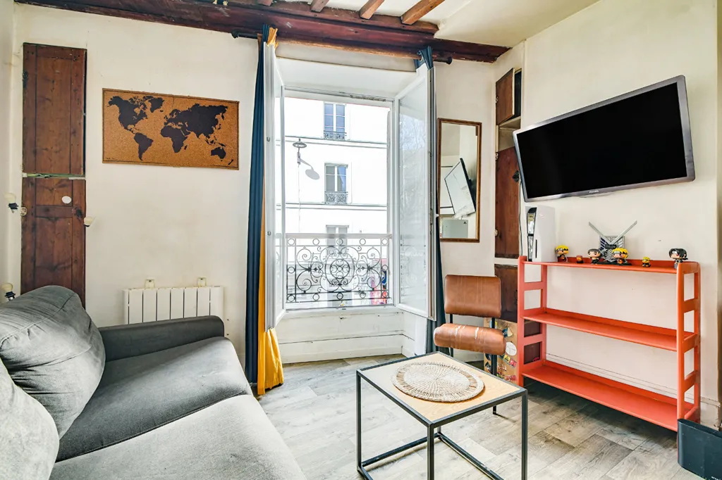 Séjour - Appartement Traversant avec Charme Ancien à Paris