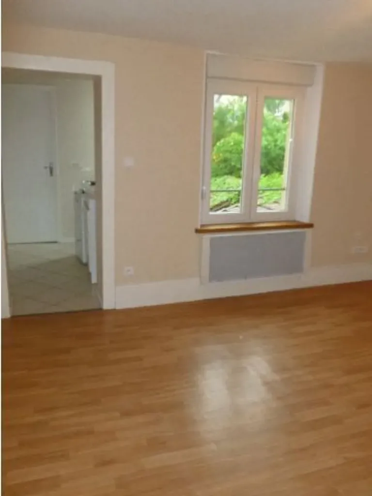 Séjour - Appartement 1 Pièce Proche Écoles à Lunéville