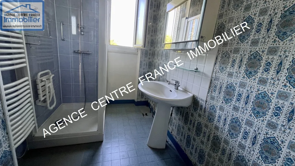 Salles de bain - Maison avec Jardin et Garage à Trouy Nord