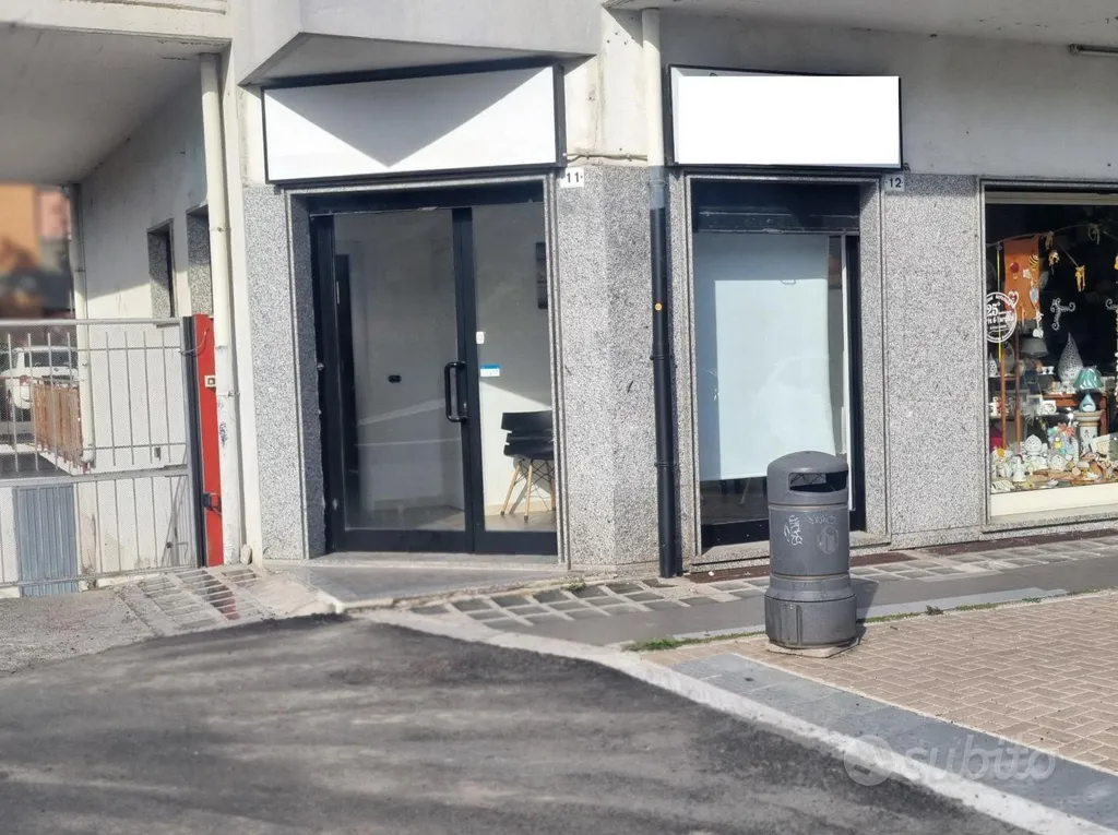 Esterno - Studio medico ristrutturato con parcheggio a Piazza del Tribunale