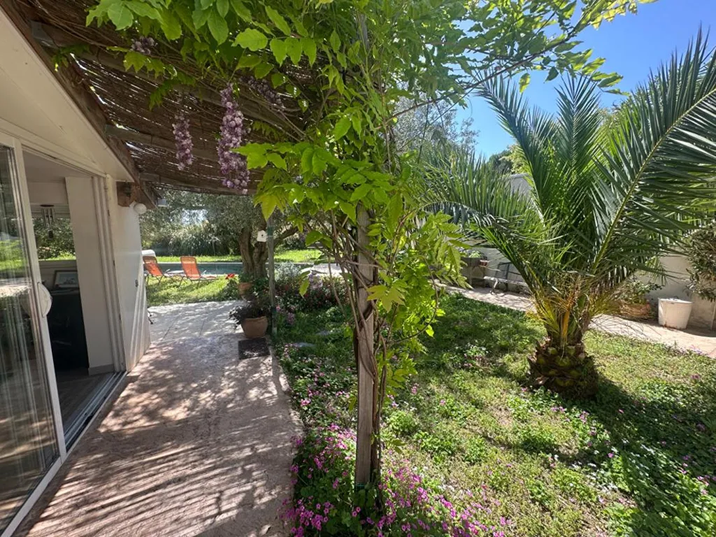Jardin - Villa de Plain-pied avec Piscine entre Pignan et Cournonterral