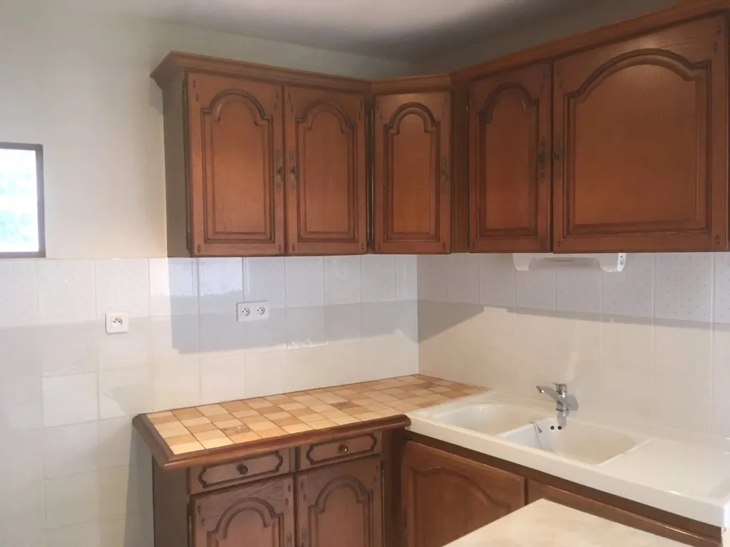 Cuisine - Appartement F2 en Rez-de-Jardin près du Centre Ville