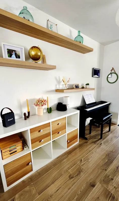 Séjour - Maison Contemporaine avec Jardin à Nailly