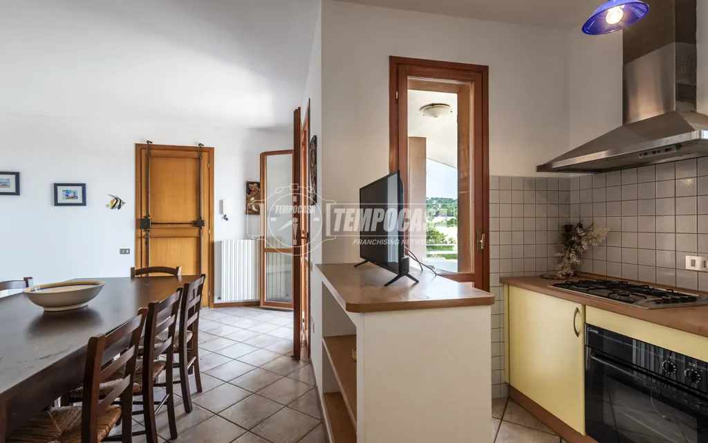 Cuisine - Bright Trilocale with Terrace in Numana
