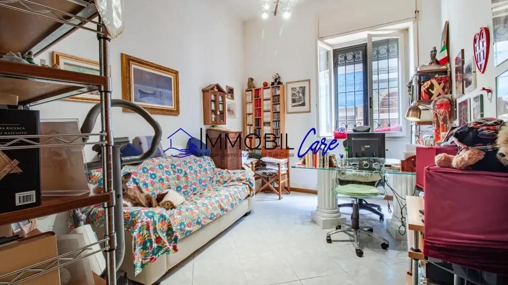 Bureau - Spacious Apartment with Veranda in Livorno