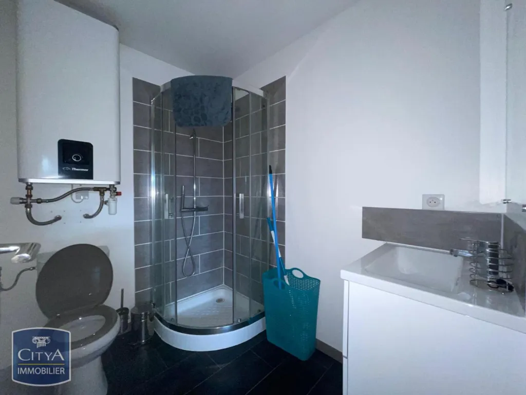 Salles de bain - Studio Meublé au Dernier Étage à Périgueux