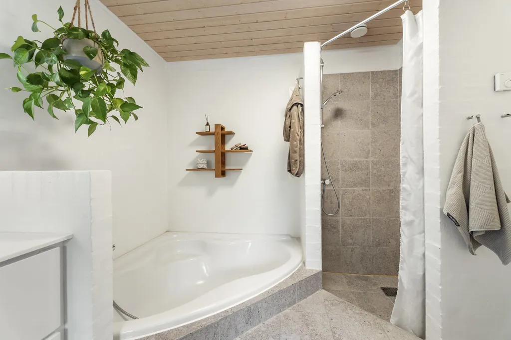 Salles de bain - Architect-Designed Villa with Ådalen View