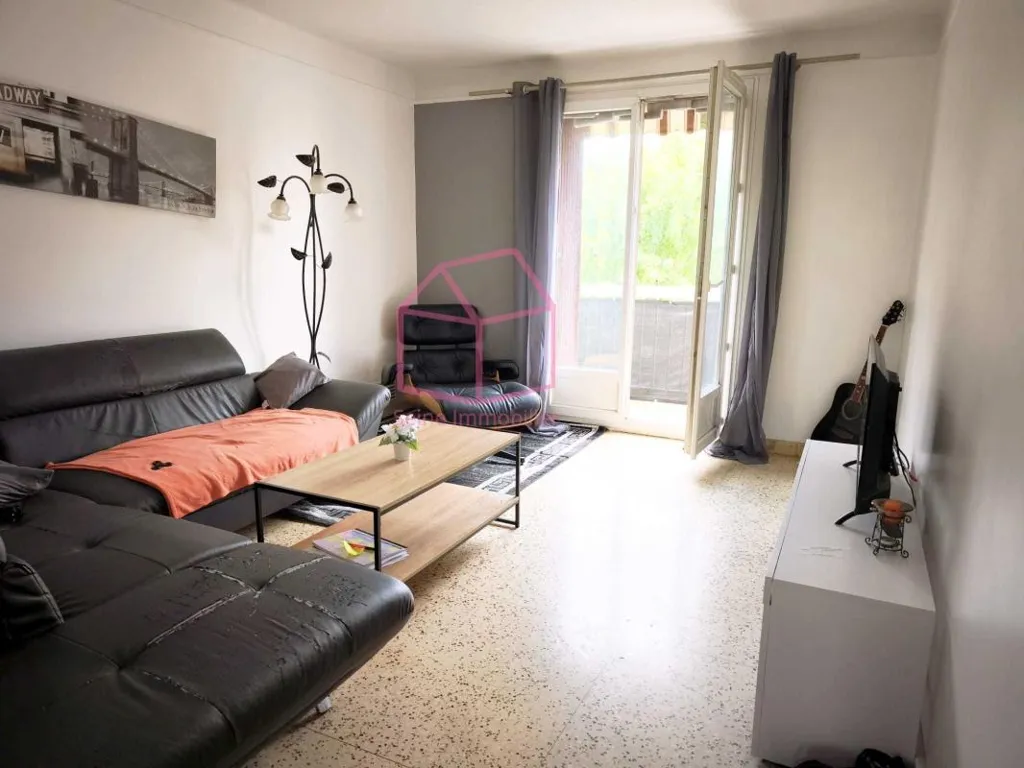 Elutuba - 3-Bed Apartment with Balcony in Secure Residence
