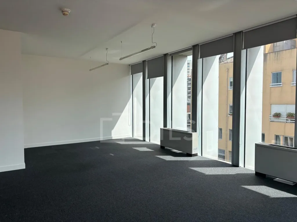 Bureau - Office with Open Plan in Boavista, Porto