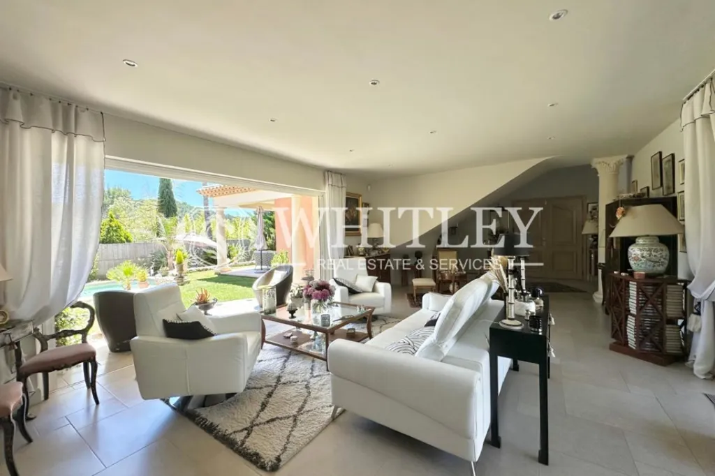 Living Room - Luxury Villa with Pool in Saint-Raphaël