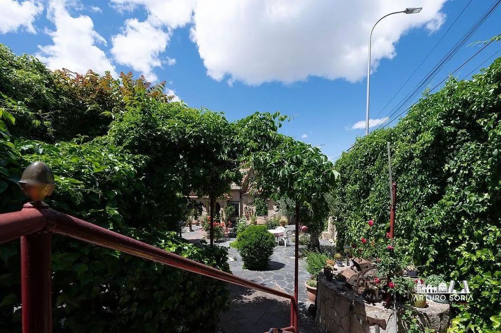 Aed - Detached House with Development Potential in Arturo Soria