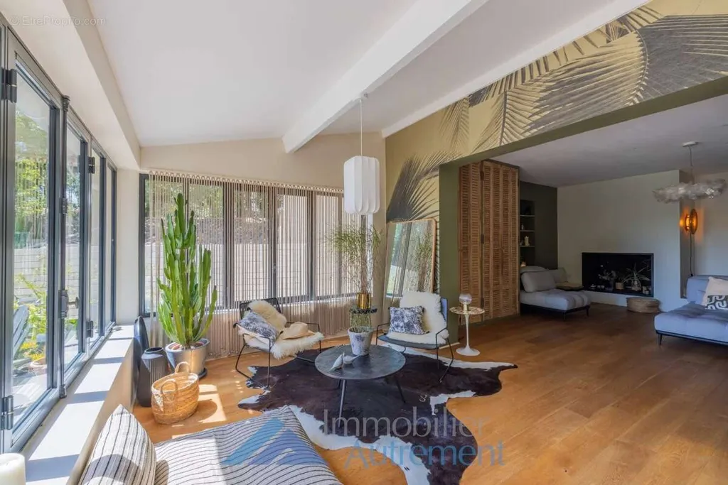 Elutuba - Charming Property with Pool in Puyricard