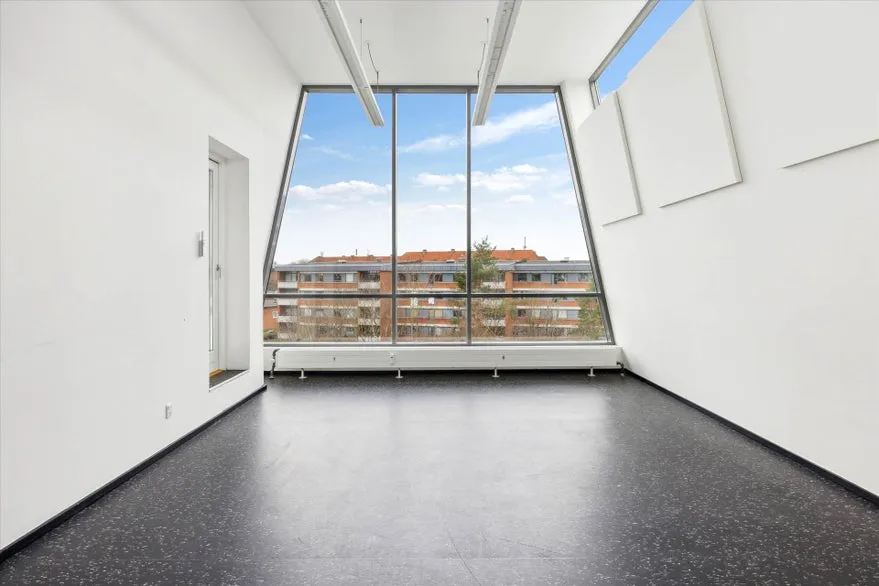 Toad - Office Space with South-Facing Terrace near Emdrup