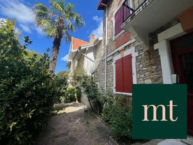Välivaade - Traversing Apartment in Historic Stone House, Biarritz