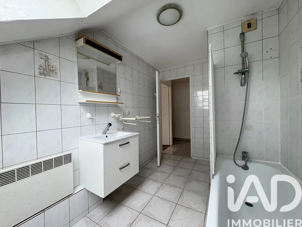 Salles de bain - Duplex 4 Pièces avec 2 Boxes à Montmagny