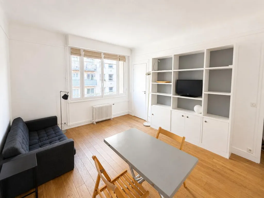 Living Room - Studio with Lift in Paris 7e