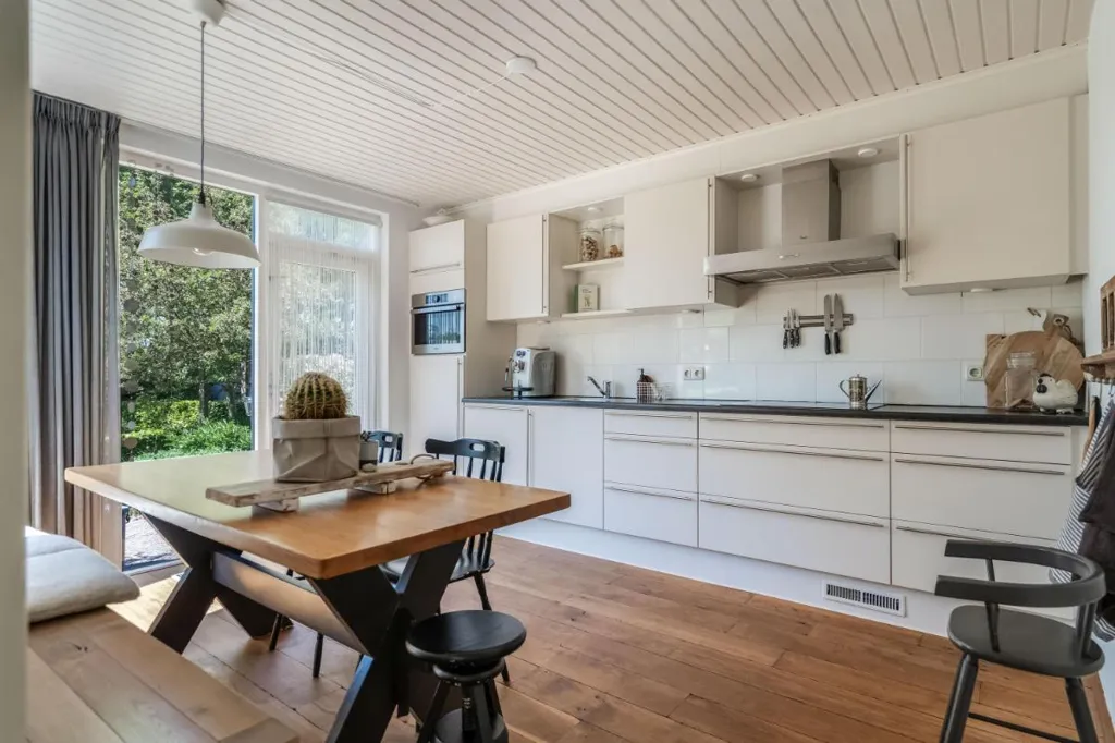 Cuisine - Characterful Bungalow with Garden in Hasselt
