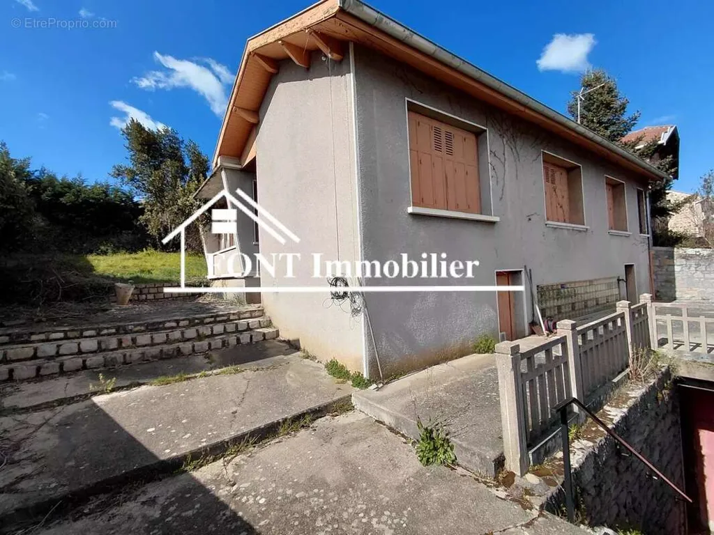 5-toaline maja asukohas Saint-Chamond