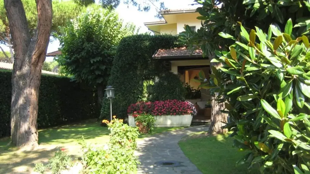 Jardin - Villa with Pool in Central Forte dei Marmi