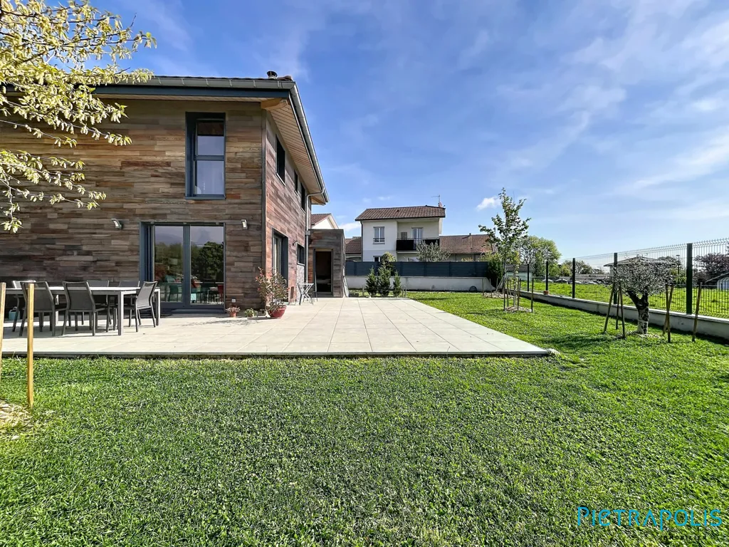 Jardin - Villa avec Jardin et Terrasse à Échenevex