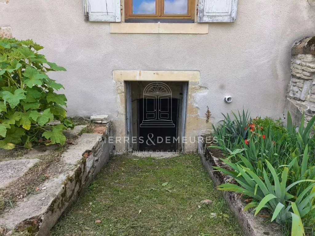 Jardin - Maison 8 pièces à Bengy-Sur-Craon