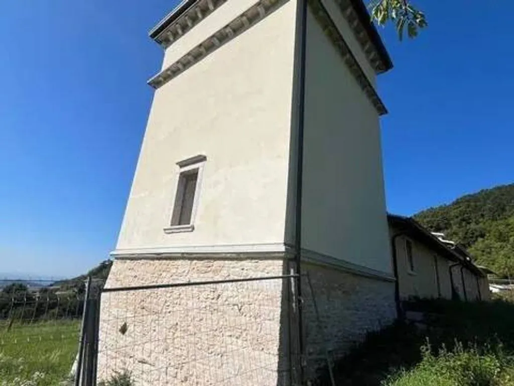 Außenansicht - Historic Tower House with Vineyard in Negrar