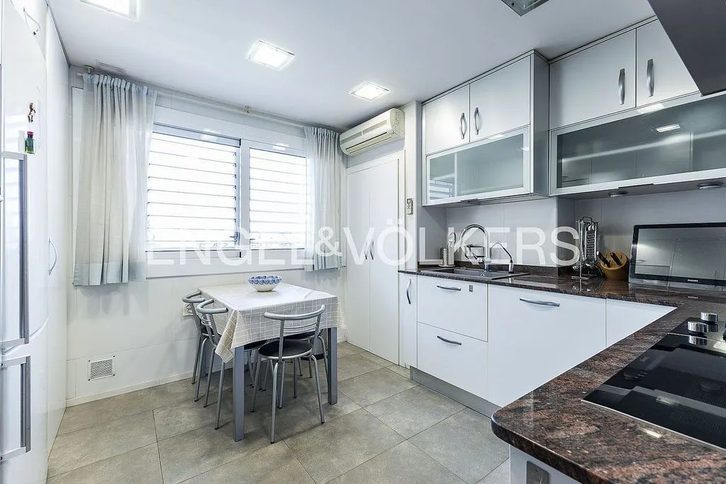 Apartment with Pool in La Maternitat i Sant Ramon