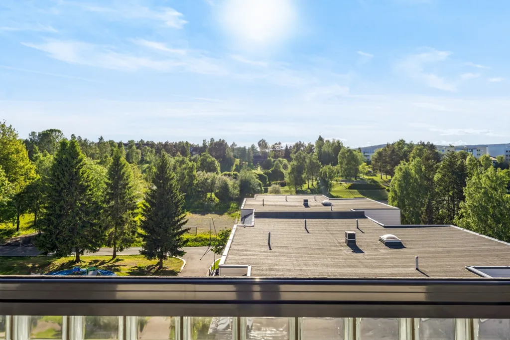 Balcone - Spacious 3-Bedroom Flat with Balconies in Furuset