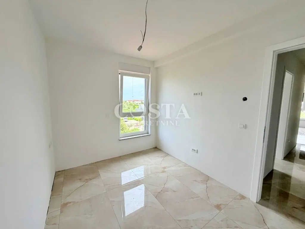 Toad - Penthouse with Sea View in Bibinje