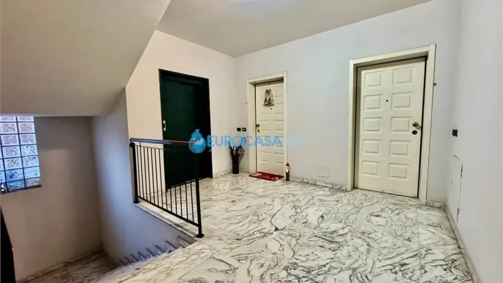Esik - Spacious 2-Bedroom Apartment with Garage in Carpi