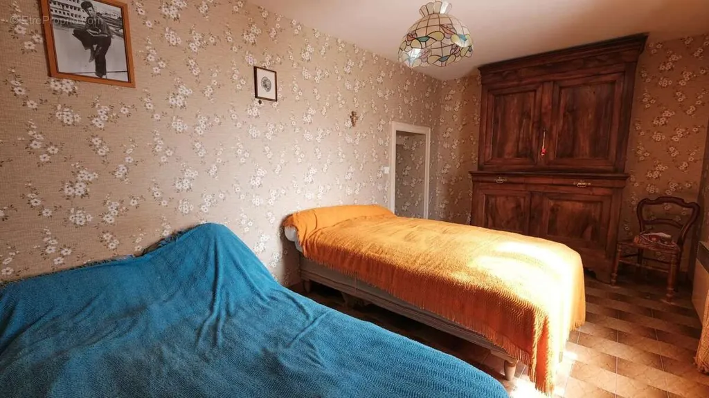 Magamistoad - Large Semi-Detached House with Garden in Onlay