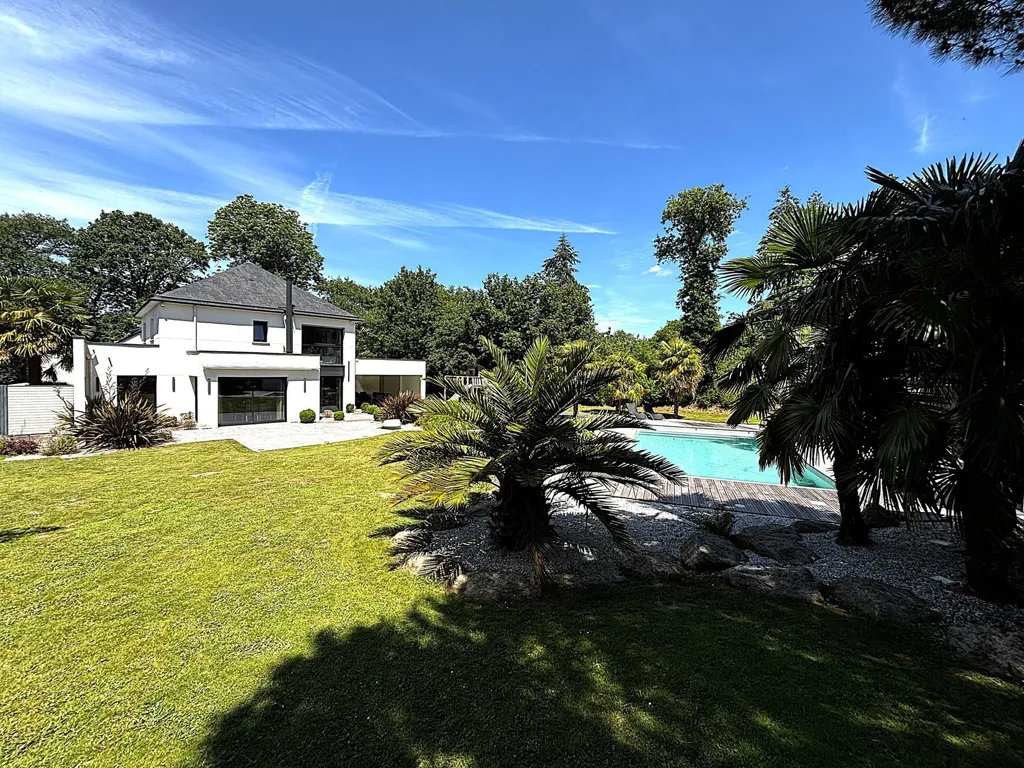 Bassein - Contemporary House with Pool in Goven