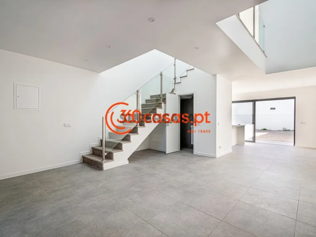 Toad - Modern Duplex with Garden in Olhão