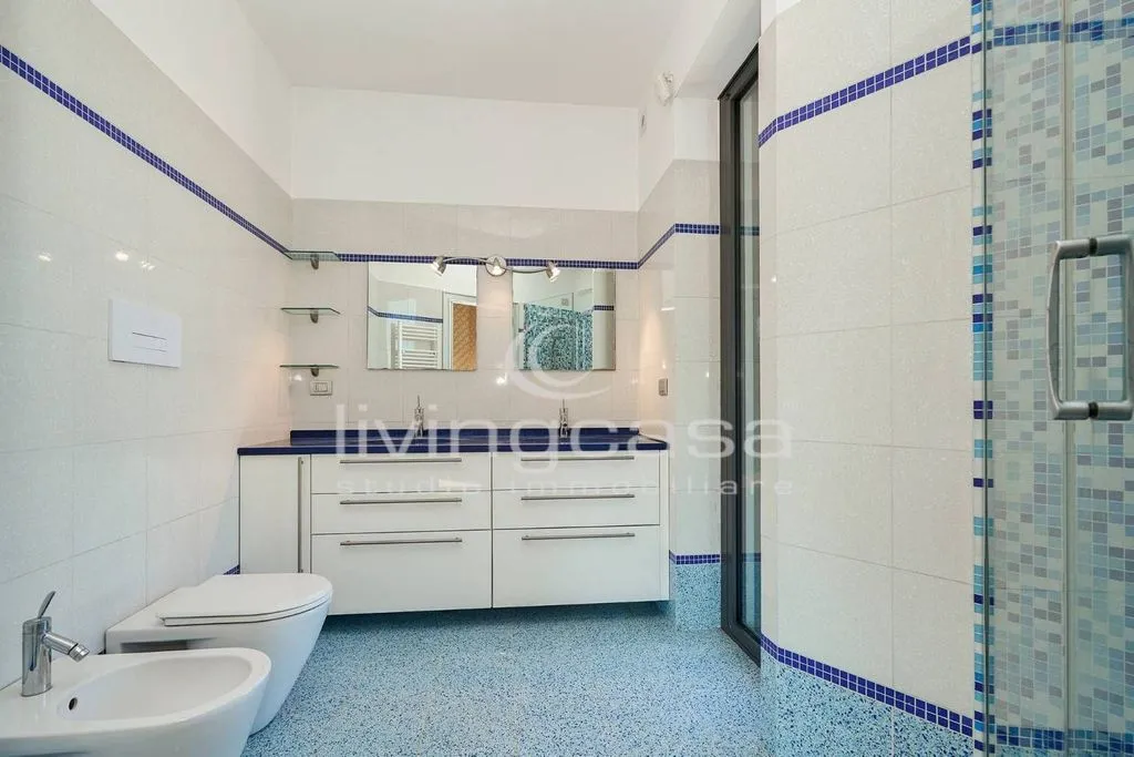 Salles de bain - Luxury Villa with Panoramic Tower in Besana in Brianza