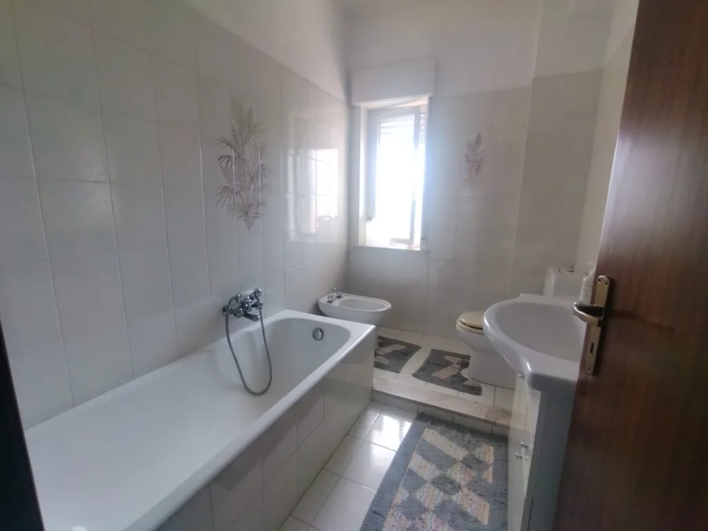 Vannitoad - 3-Bedroom Apartment with Balcony in Messina