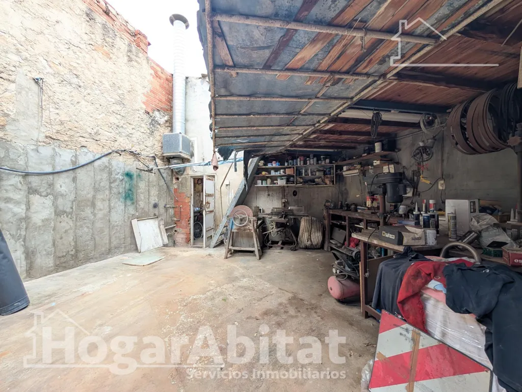 Lavanderia - Urban Plot with Workshop in San Gabriel