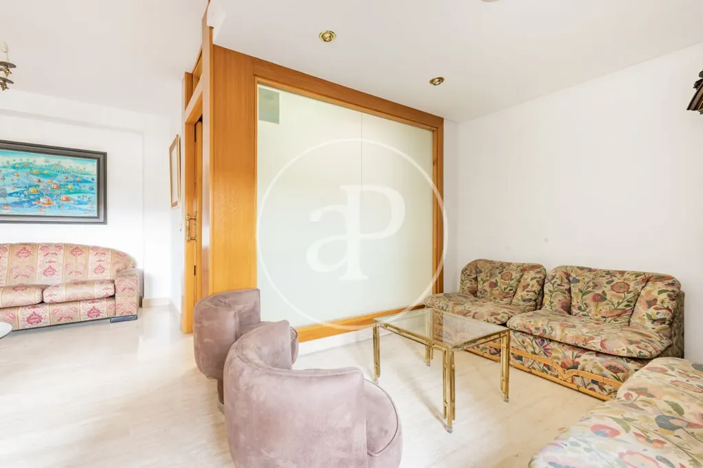 Living Room - 3-Bedroom Apartment near Retiro Park, Madrid
