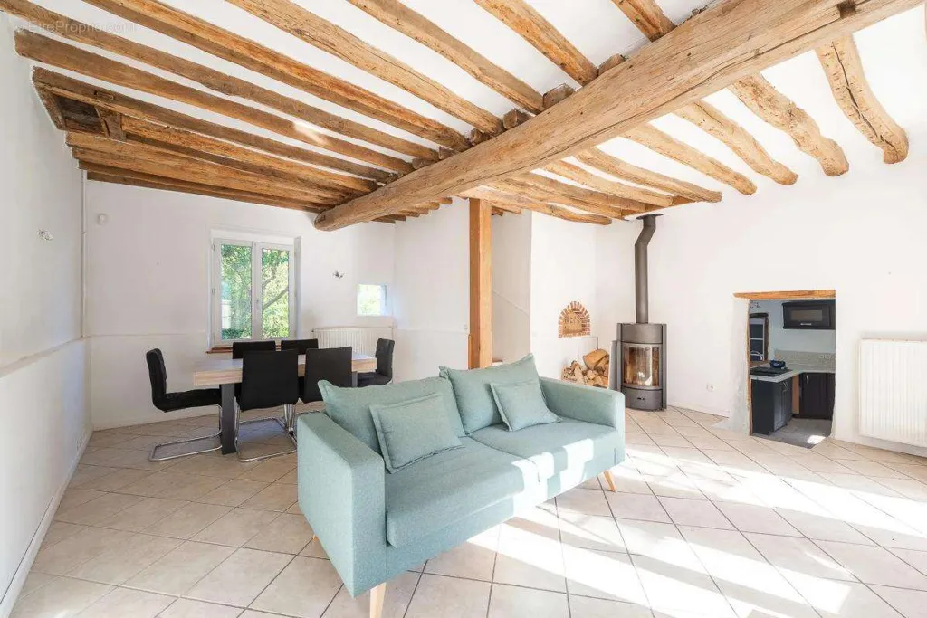 Elutuba - Rustic Stone House with Garden in Fublaines