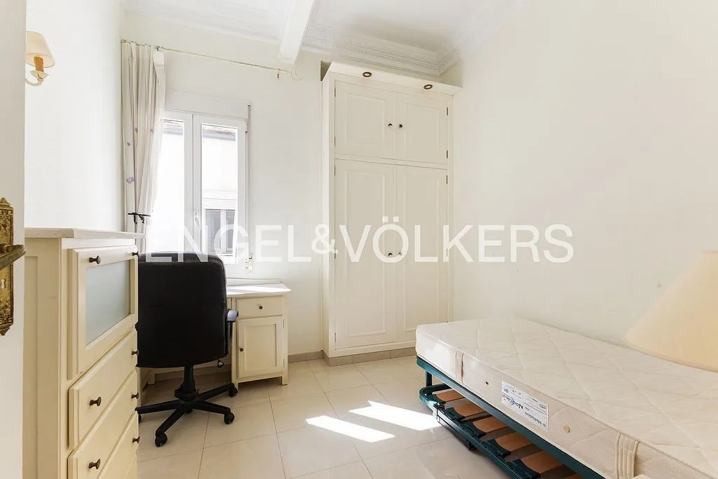 Chambres - Apartment with Balcony in Gran Vía, Valencia