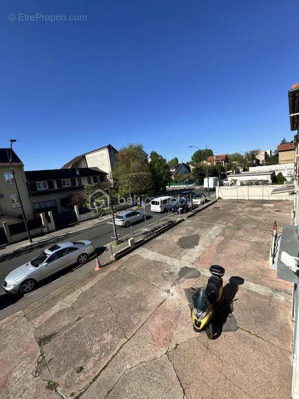 Esterno - Mixed-Use Ensemble with Parking in Pavillons-sous-Bois