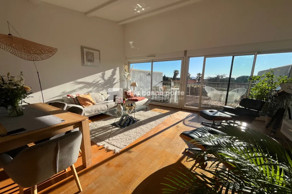 Elutuba - Ricciotti-Signed Duplex with Sea View in Bandol