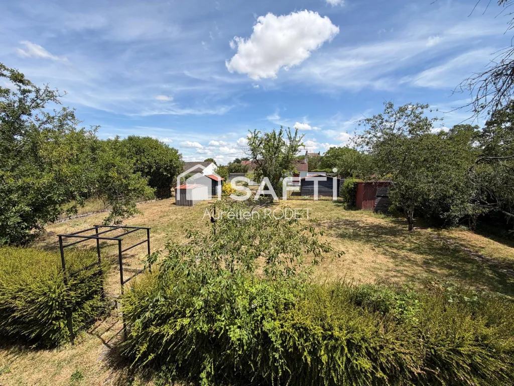 Aed - House with Garden in Maron